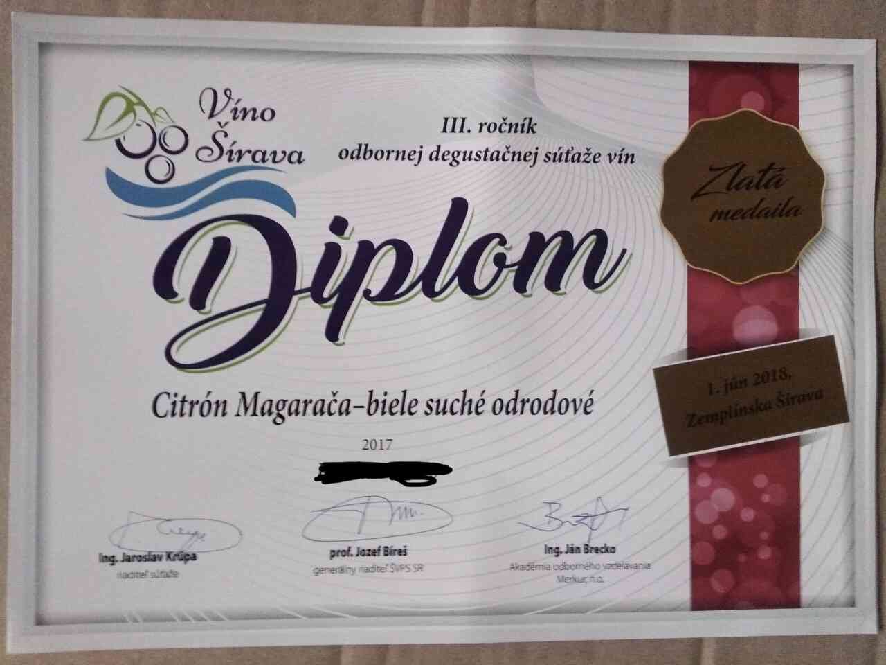 Белое полусладкое вино Цитрон заняло первое место на третьем ежегодном конкурсе дегустации марочных вин в Словакии в 2018 году.